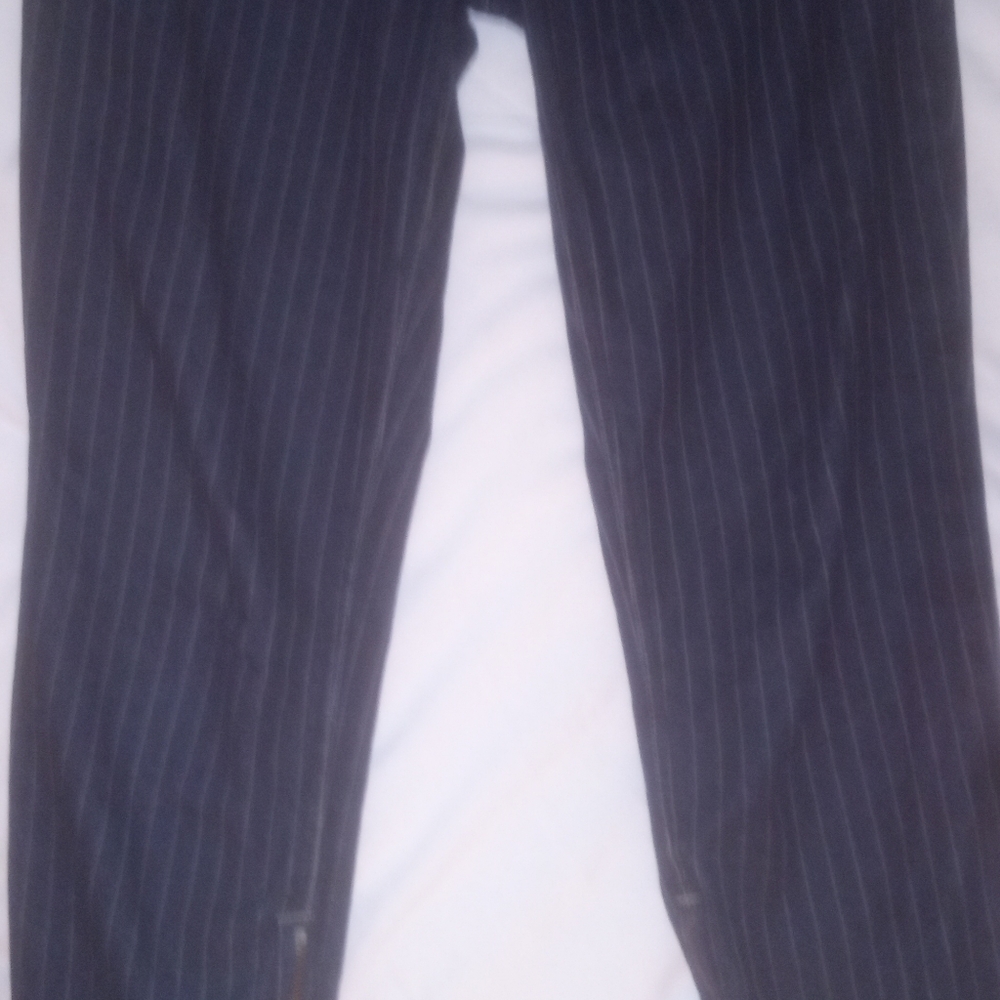 Ladies Pin Stripped Capri jeans